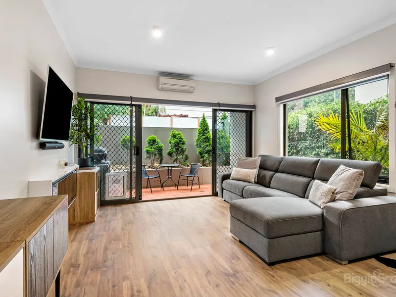 AMAZING 38SQM TERRACE, IN PREMIER RICHMOND HILL LOCATION
