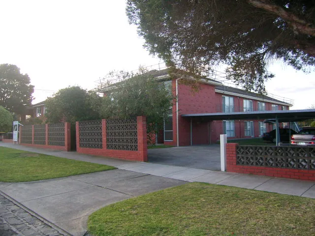 One bedroom apartment Located In The Heart Of Glen Huntly