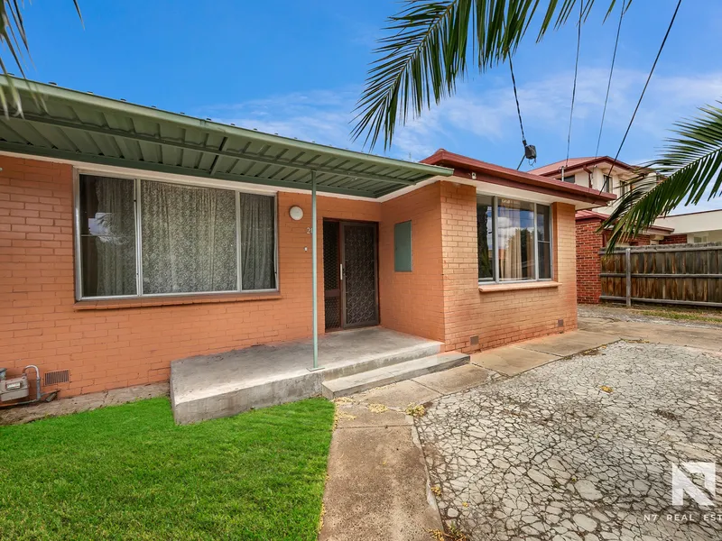 5 BEDROOMS WITH WALKING DISTANCE TO ALL AMENETIES
