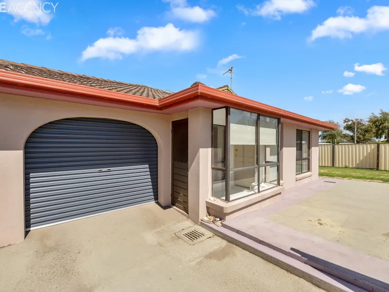 Fully Renovated Villa, Stand-Alone, Close to the Beach!