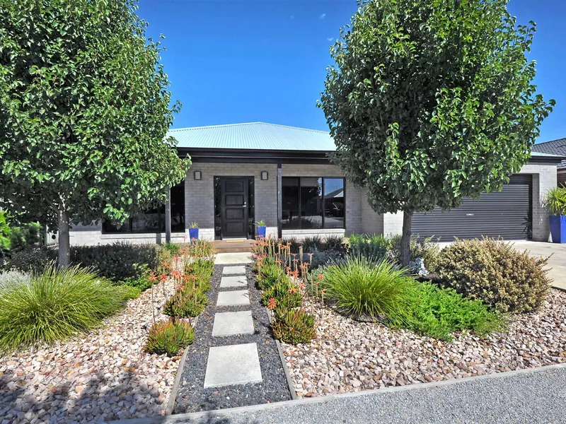 Immaculate 4-Bedroom Family Home with Large Shed in Desirable Alfredton