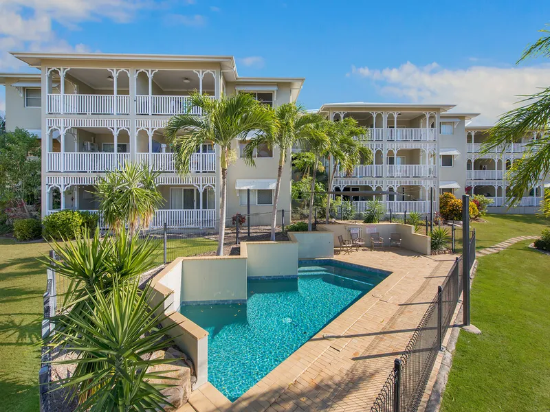 Tropical Resort unit with Lake views