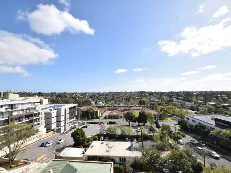 Luxury Apartment with Parking and Full-height Storage