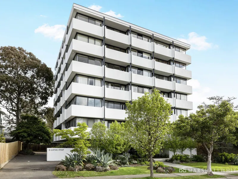 Mid-Century Chic Directly Opposite Orrong Park