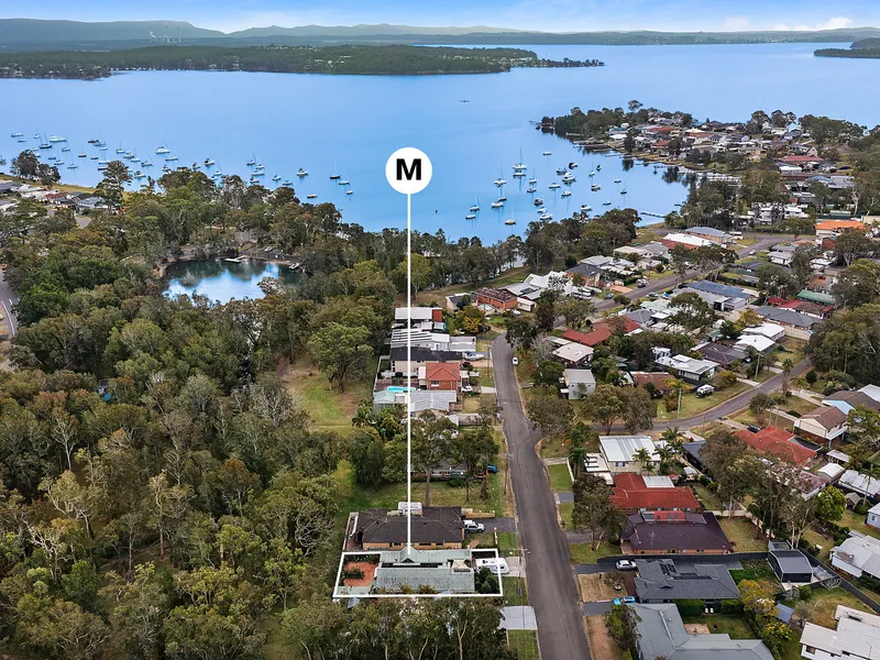 Four bedroom lakeside estate