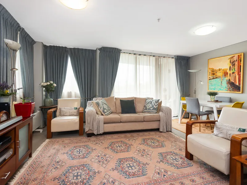 SPACIOUS RESIDENCE IN THE HEART OF NORTH SYDNEY