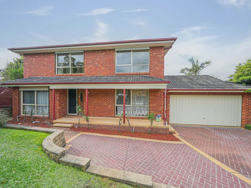 Open plan living with 5 bedrooms near Berwick Lodge Primary School