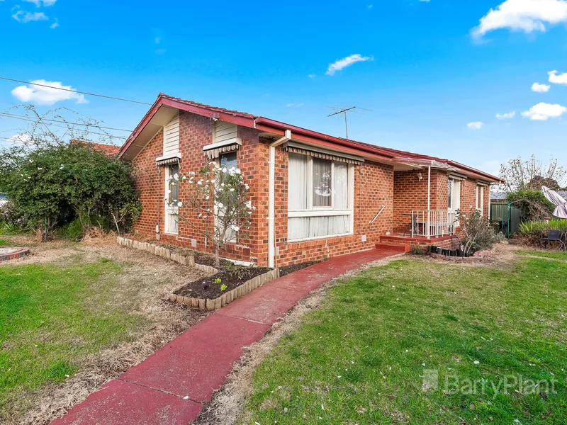 FANTASTIC CORNER BLOCK HOME IN KINGS PARK! - Inspections by Private Appointment Only