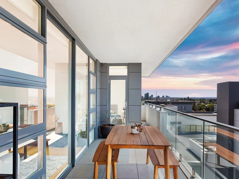 Luxurious North Facing Apartment in Convenient Location