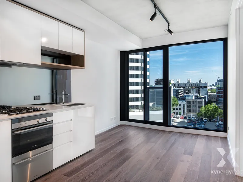 2 BEDROOM PROPERTY AT THE CARLSON IN THE HEART OF MELBOURNE CBD