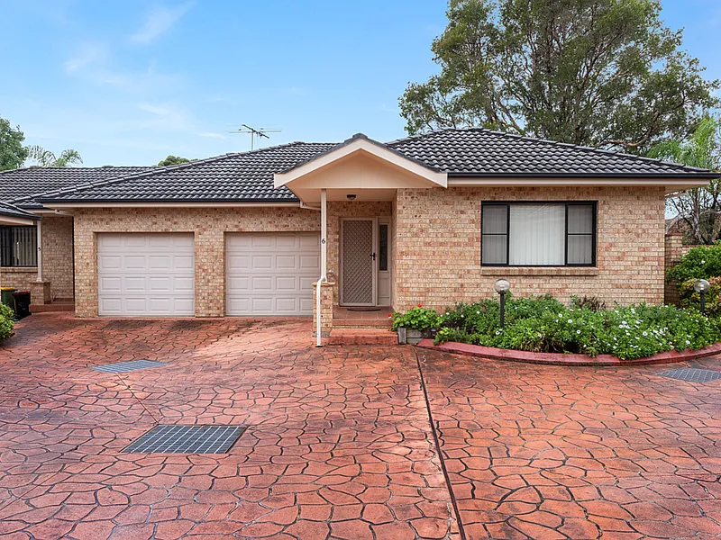 Contemporary Granduer boasting a sublime lifestyle setting