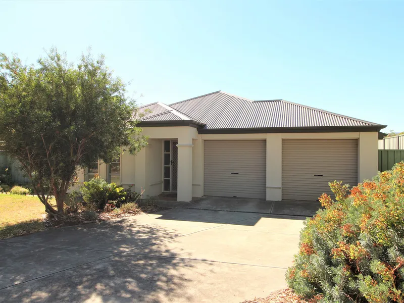 FANTASTIC FAMILY HOME - OVERLOOKING VINEYARDS