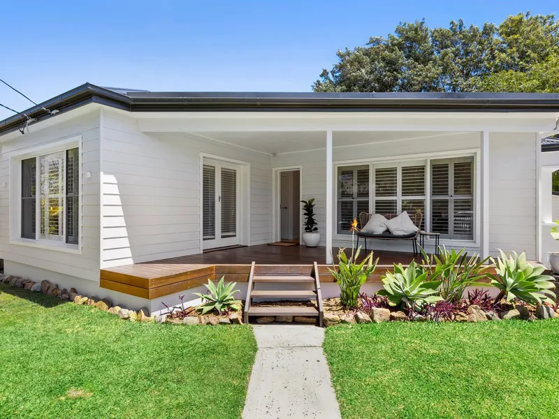 Fully Renovated Lakeside Lifestyle in Peaceful Cul-De-Sac