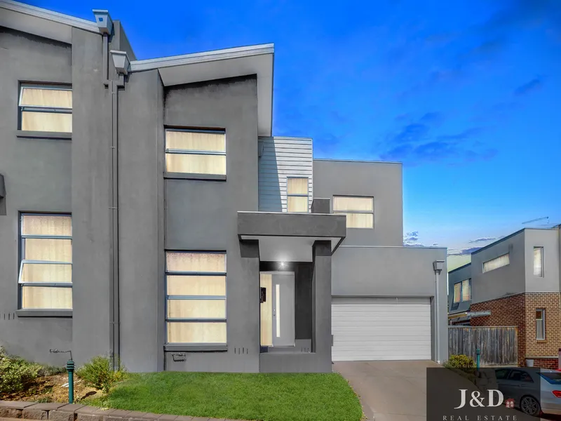 Walk to The Pines Shopping Centre & Transport