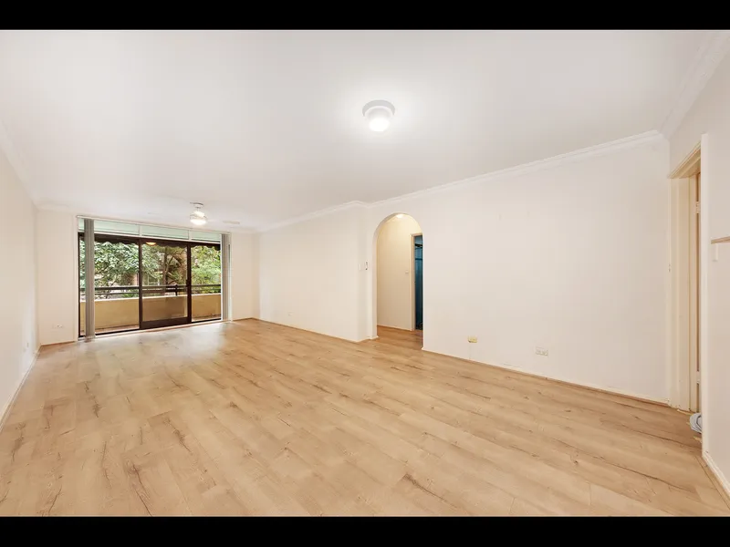 Spacious 2 bedroom with Lockup Garage and New Floorboards