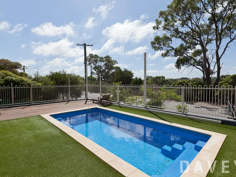 HUGE 5 bedroom FAMILY HOME WITH POOL