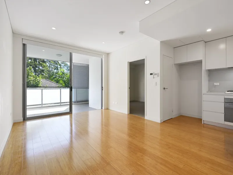 Modern one bedroom in heart of Epping