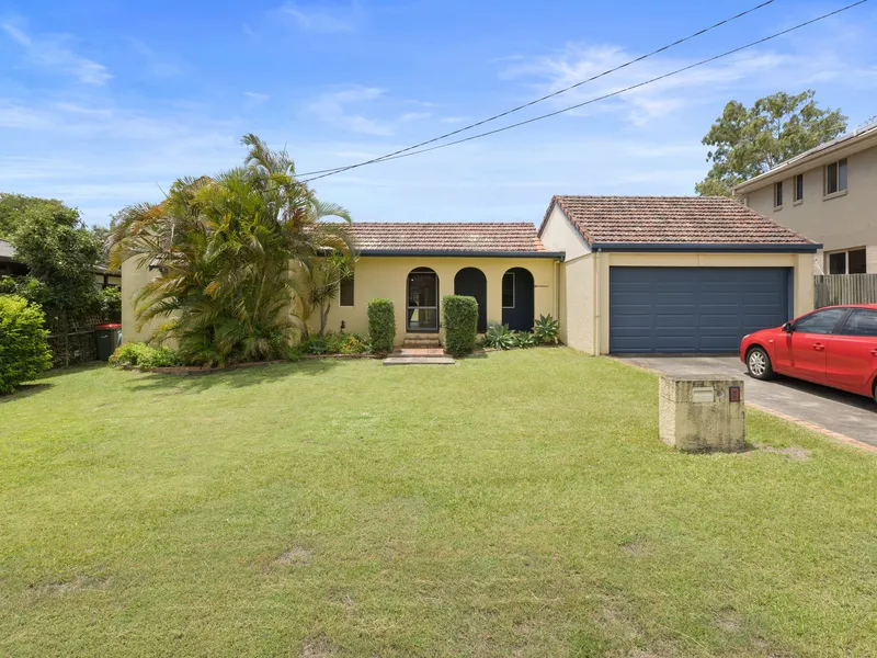 Large family home with large pool and section in the heart of Scarborough