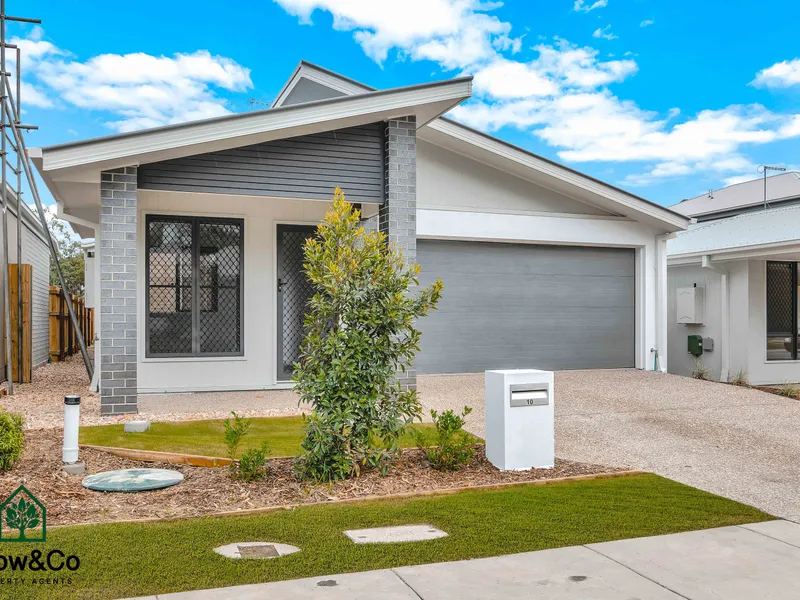4 BEDROOM WITH 2 LIVING AREAS