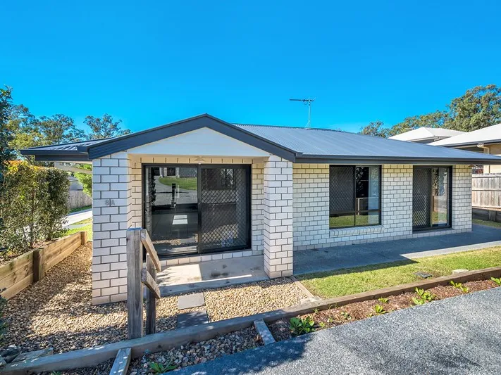 Neat & Charming in Central Oxley!