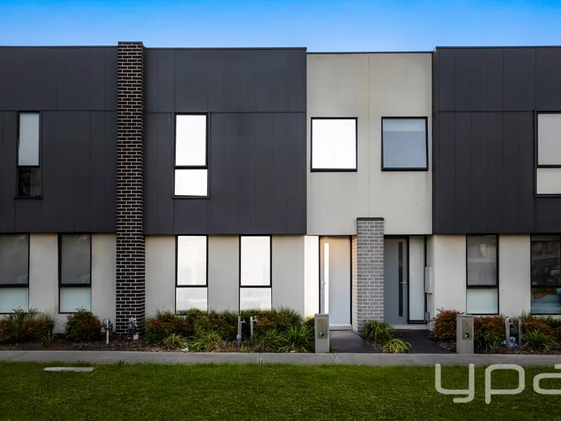 Conveniently located Contemporary Home, Ideal Urban Living!