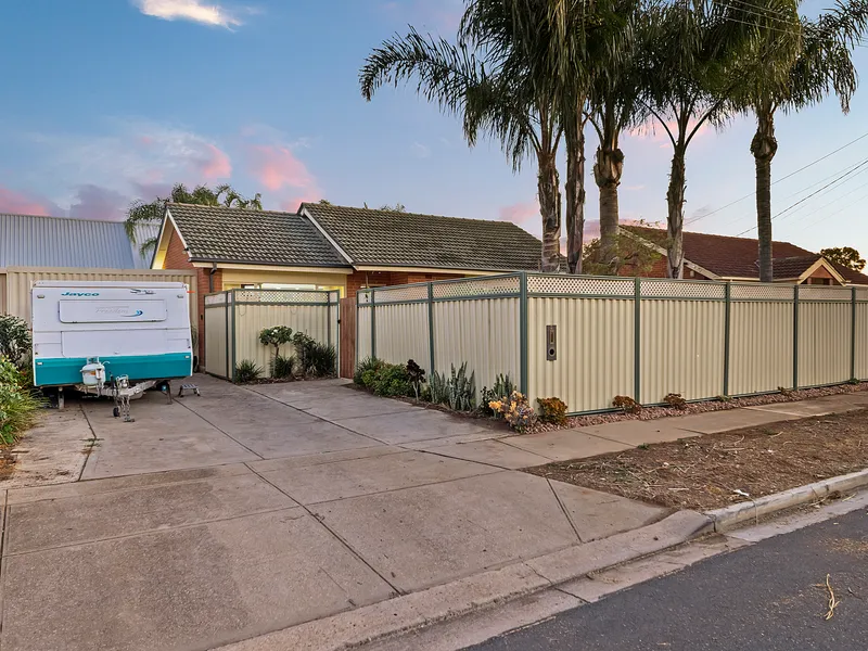 Family Home with Sparkling Pool - Bali Inspired Mature Gardens