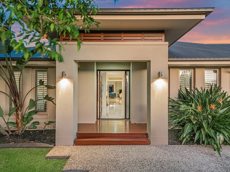 LAKEFRONT CONTEMPORARY PARADISE SET ON A HUGE ¼ ACRE BLOCK WITH MASSIVE YARD!