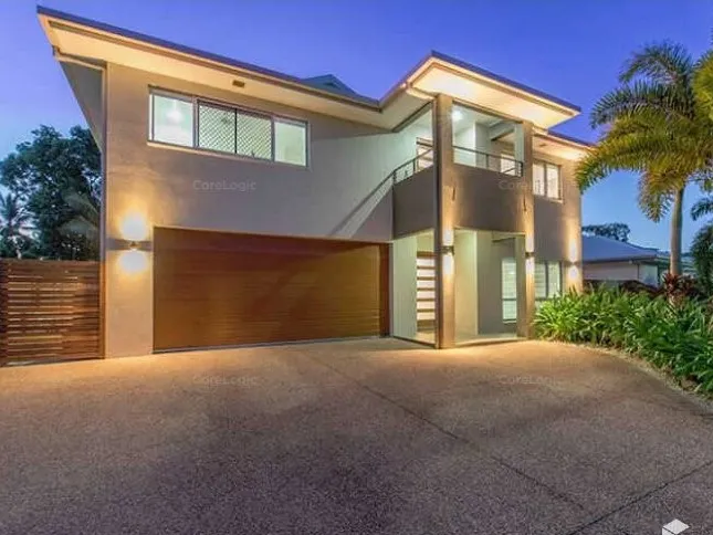 STYLISH EXECUTIVE LIVING!