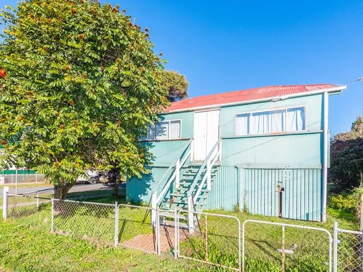 2 Bedroom House on Prince Edward Parade - Stones Throw to Queens Beach