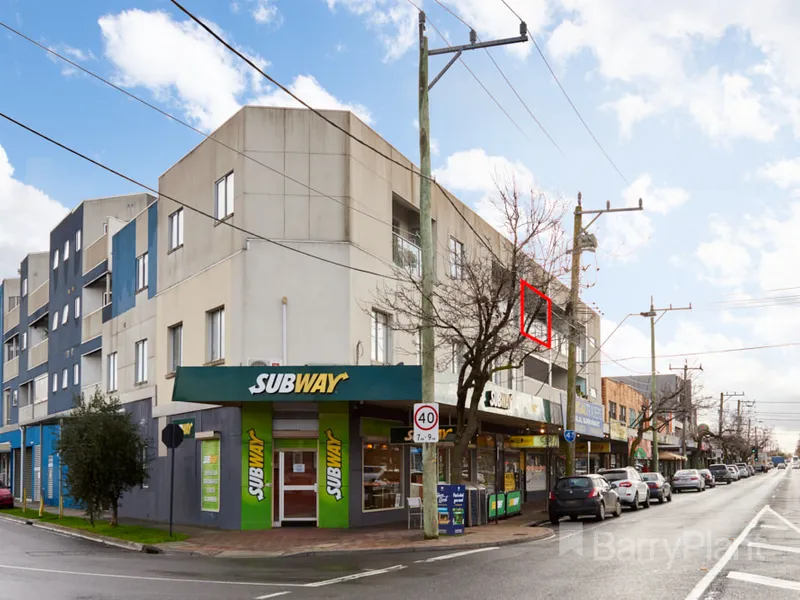 CENTRAL & MODERN 1 BEDROOM APARTMENT IN THE HEART OF HUNTINGDALE SHOPPING STRIP
