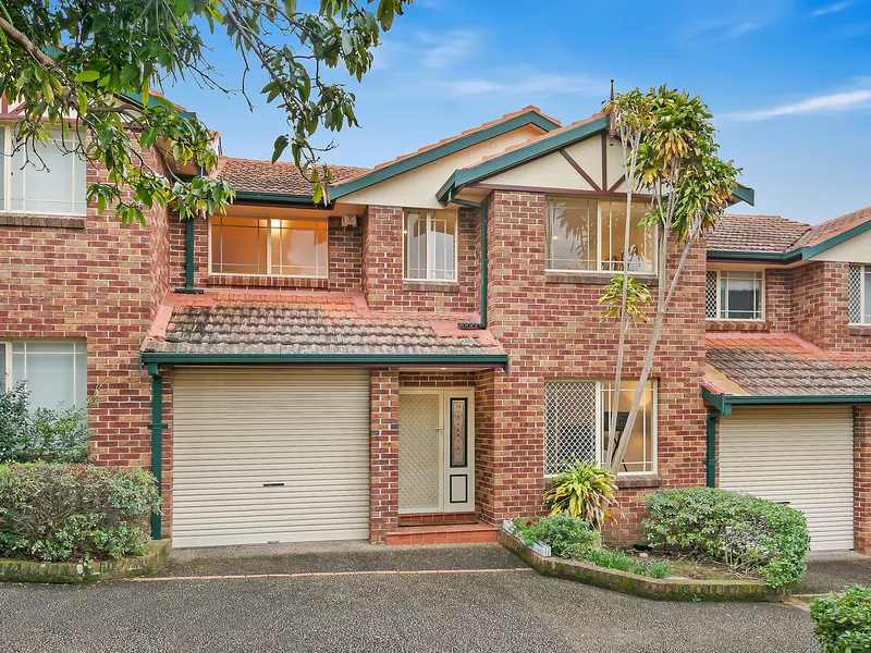 Renovated Townhouse In An Exclusive Gated Community