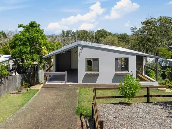 Classic Beach 'Shack' - Available Now - $695pw