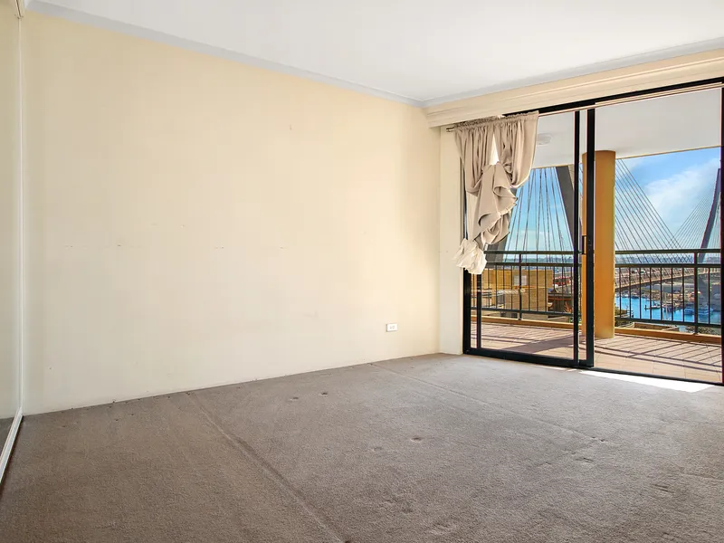 Spacious Two-Bedroom Apartment Boasting Expansive Panoramic Views!