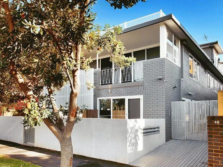 Stylish Seaside Studio – Semi Furnished 