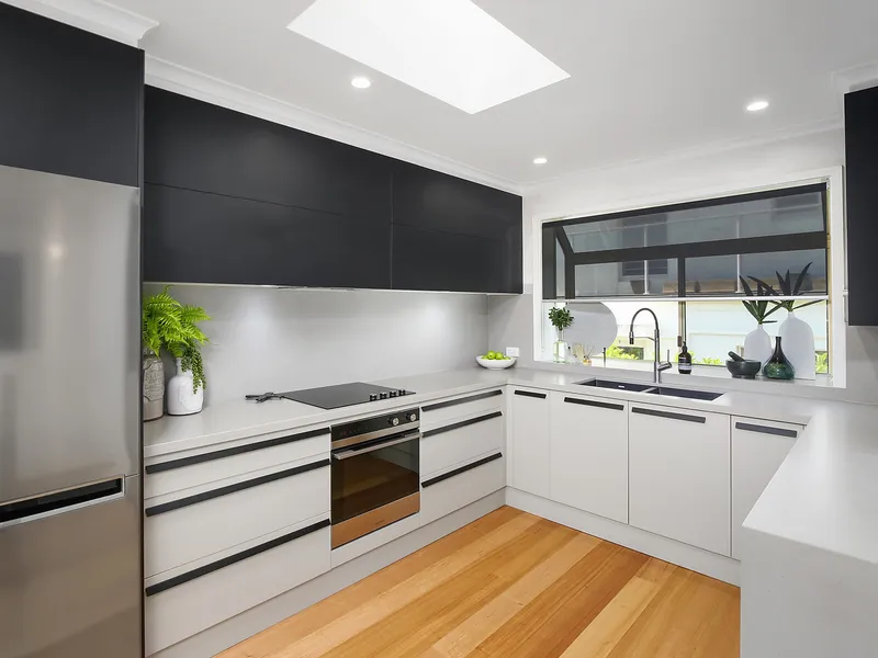 Torrens title townhouse metres from the beach