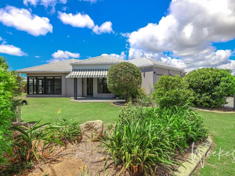 SPACIOUS, 3 CAR ACCOMODATION, CENTRALLY LOCATED!