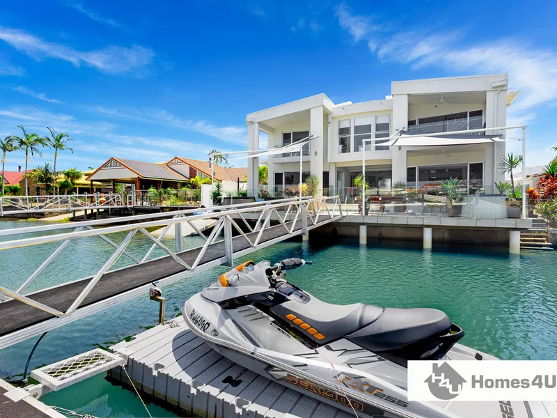 High Mast Moreton Bay Opulence