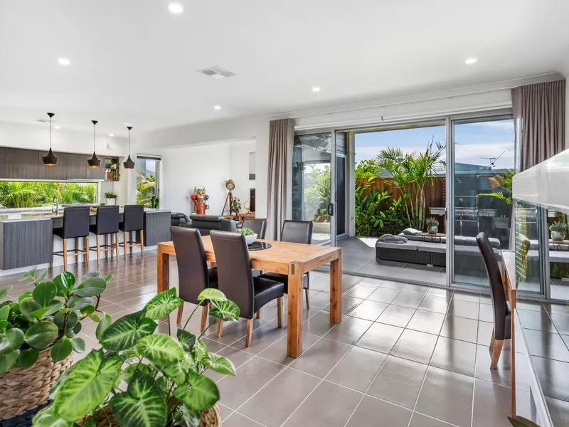 Marina lifestyle living in popular Shell Cove
