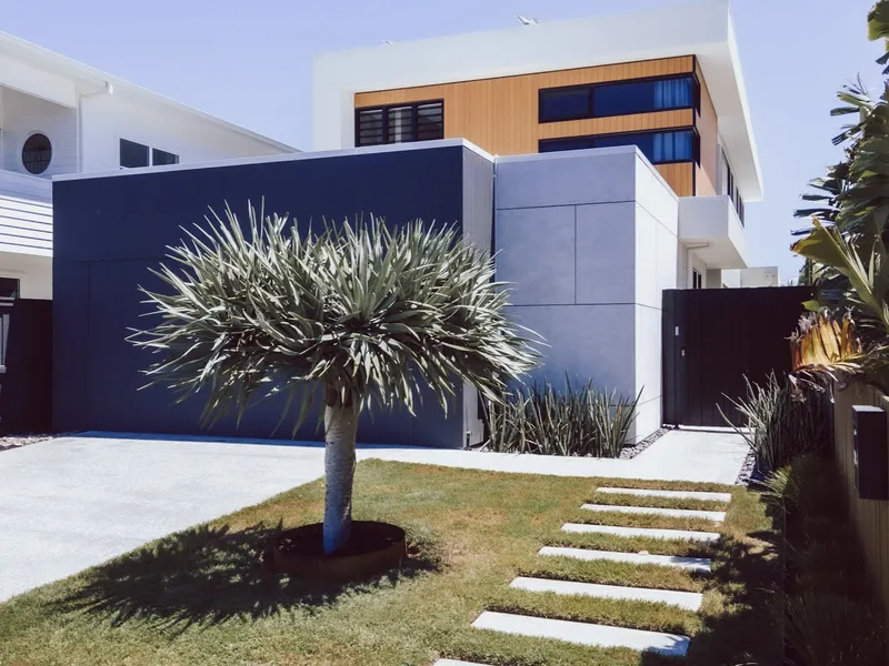 ULTRA MODERN COASTAL BEACH HOUSE