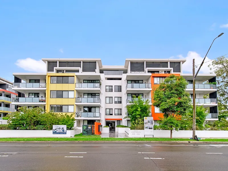 Two Level Penthouse in a Convenient Location!