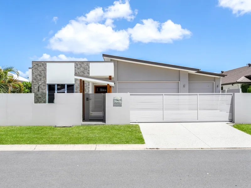 18 Hartley Crescent, Pelican Waters