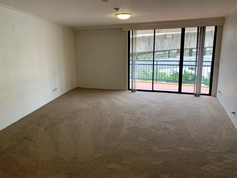 Spacious 2 bedroom apartment in Pyrmont
