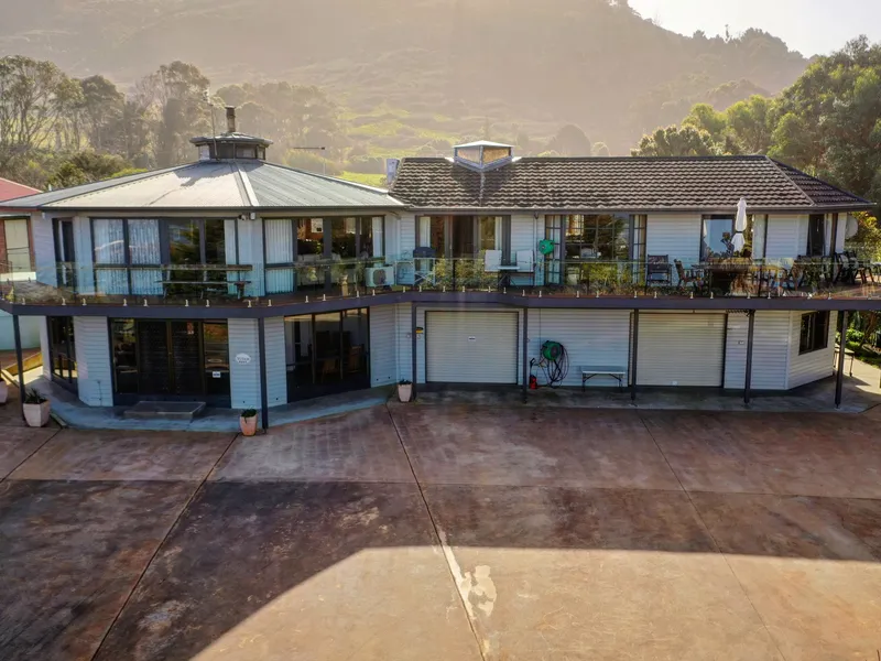 Seeking expressions of interest A Quality Lifestyle Property.....