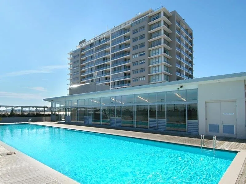 RESORT STYLE LIVING. POOL. GYM. TENNIS COURT. SHOPPING CENTRE.