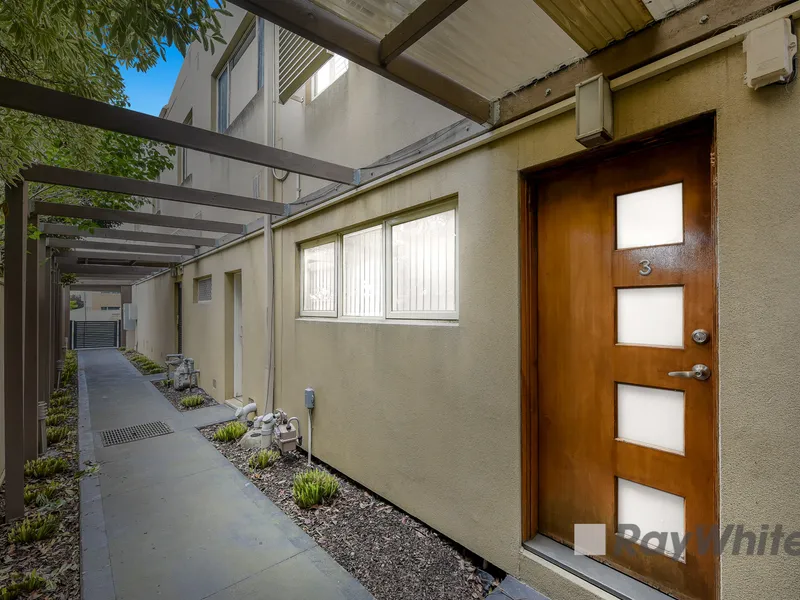 STUNNER IN AN UNRIVALLED LOCATION!