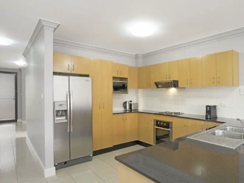 FULLY FURNISHED EXECUTIVE APARTMENT