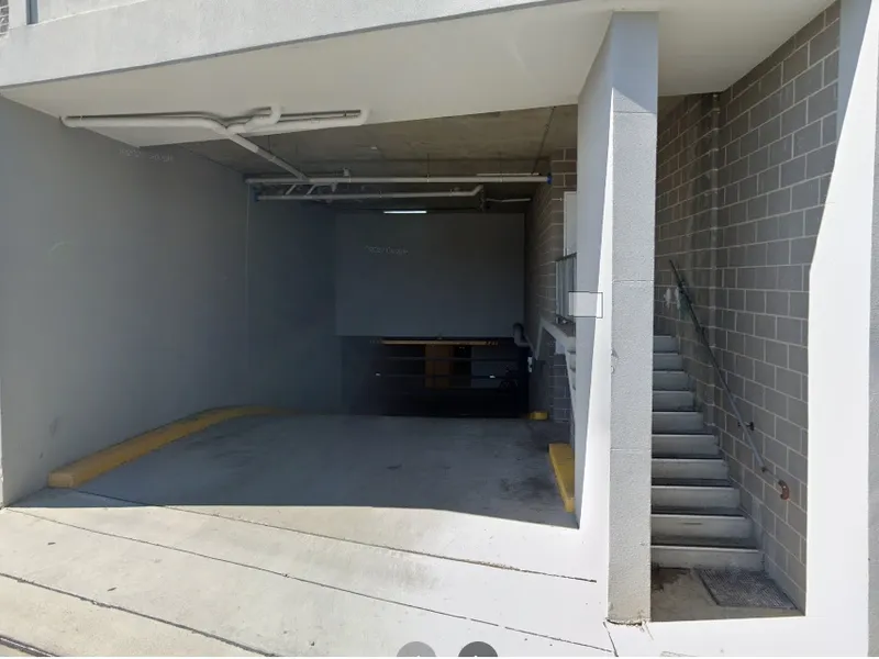 Garage for Lease