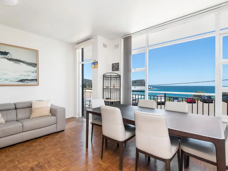 Beautiful Beach-side Furnished Apartment on Avalon Headland