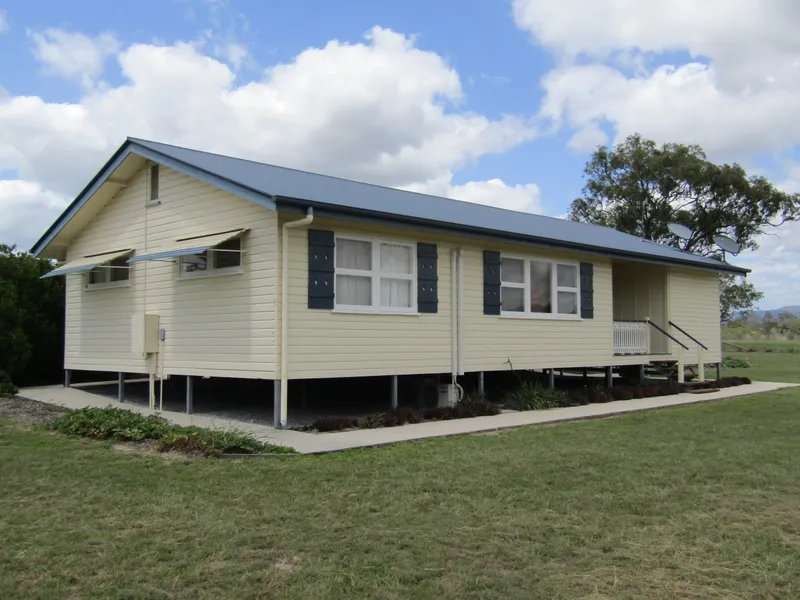 7 Ha House, Pool, Sheds and more.....