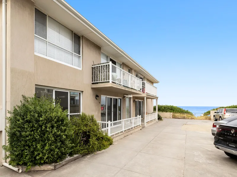 GROUND FLOOR BASE RIGHT BY THE BEACH
